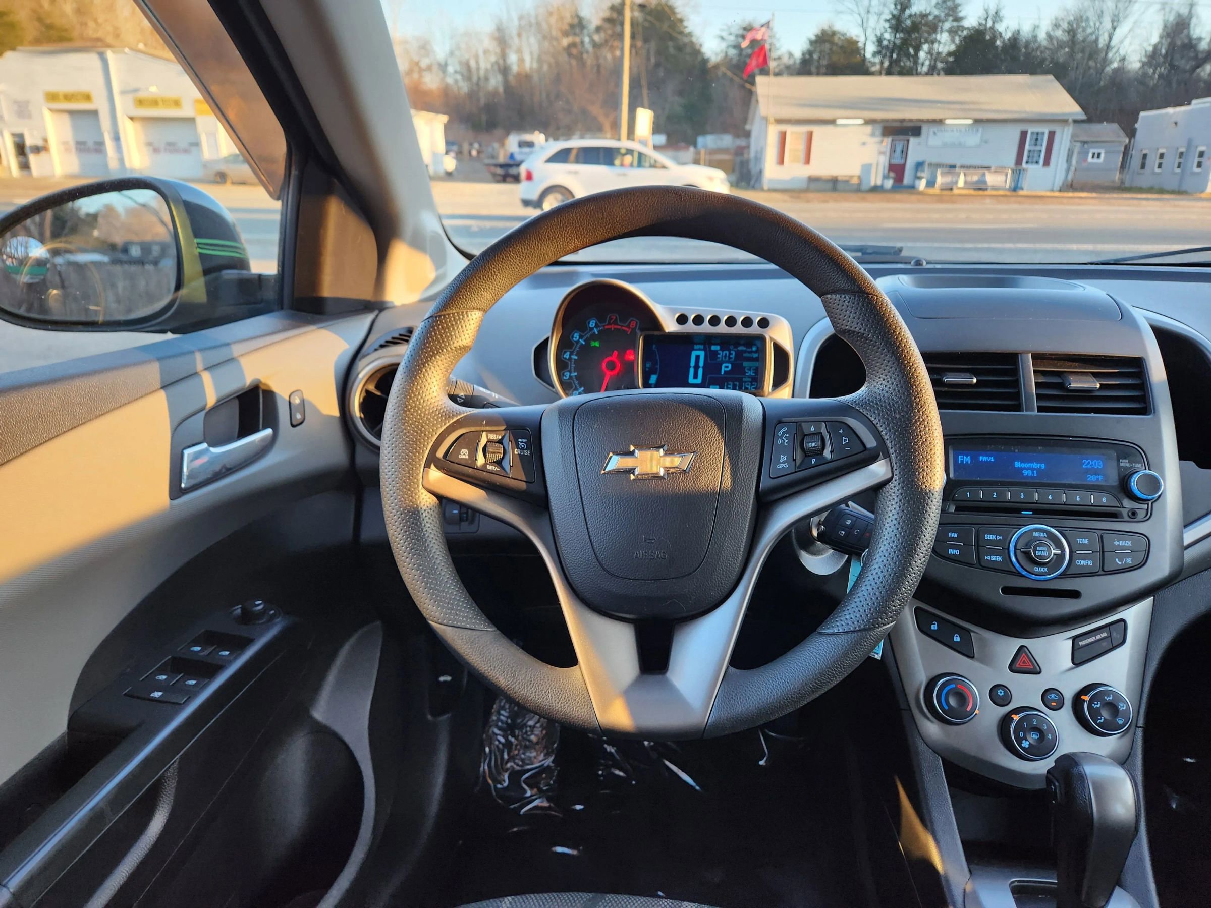 Used 2014 Chevrolet Sonic LT image 29