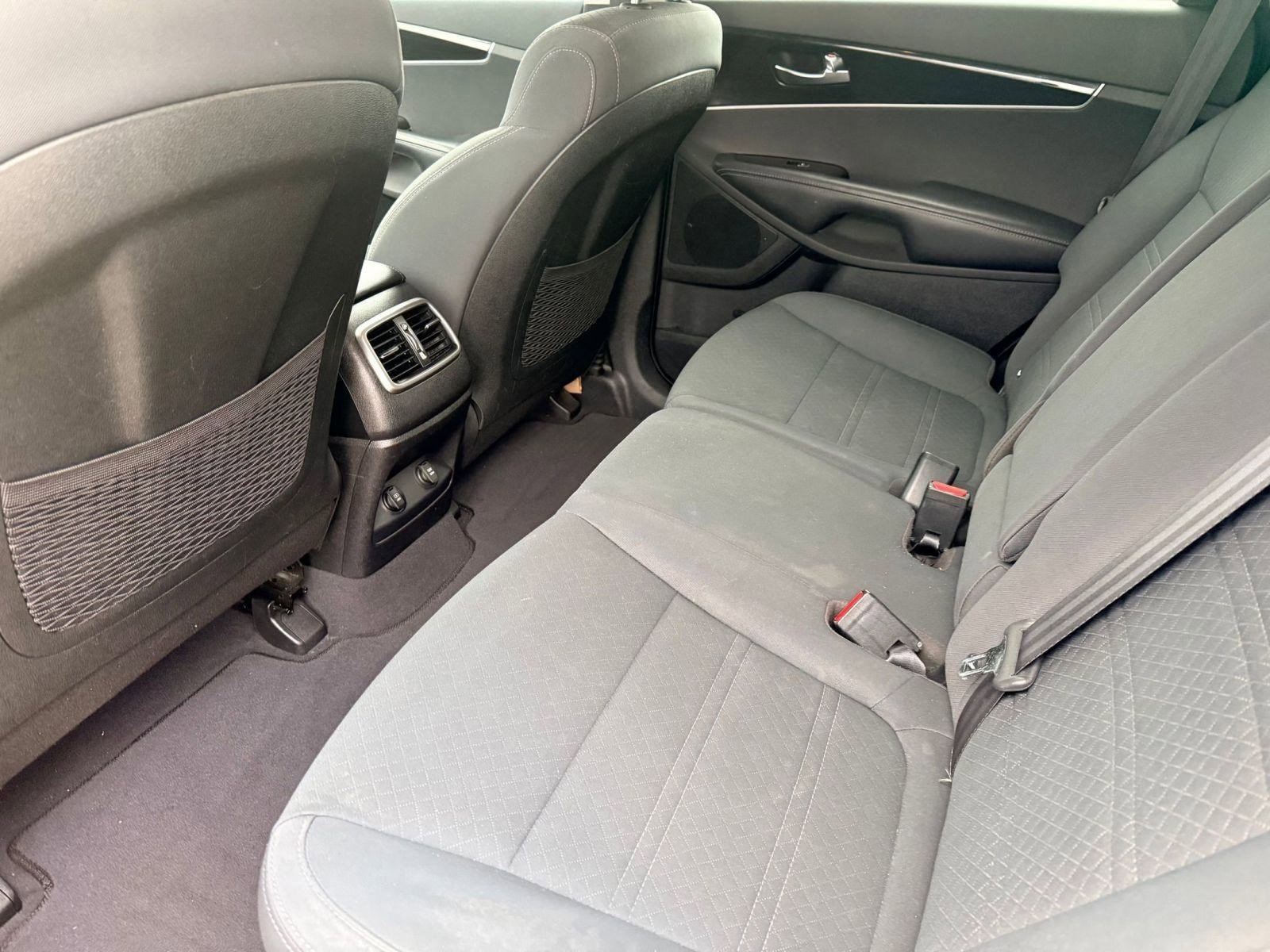 Used 2019 Kia Sorento LX V6 image 21