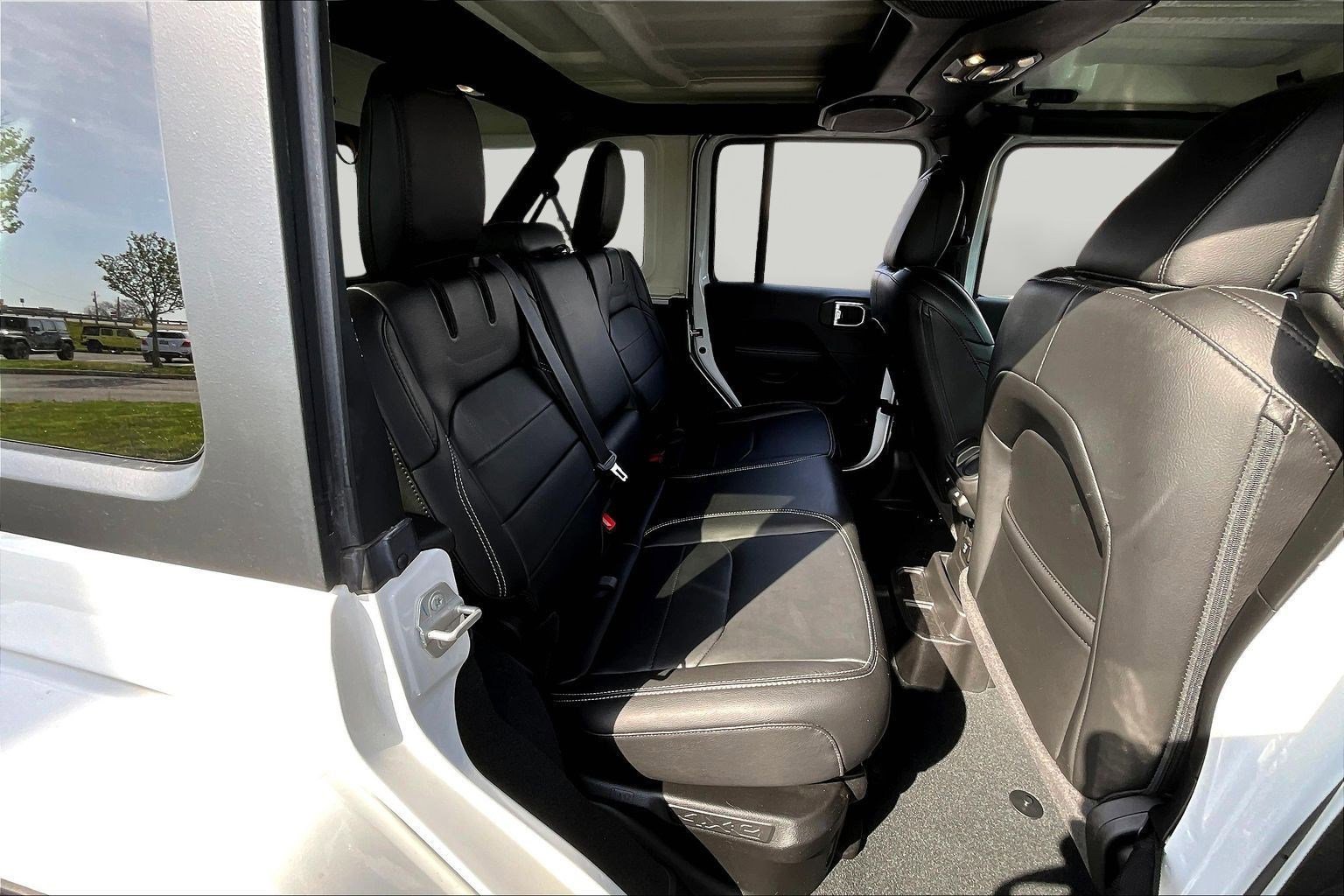 Used 2023 Jeep Wrangler Unlimited Sahara AWD/4WD image 25