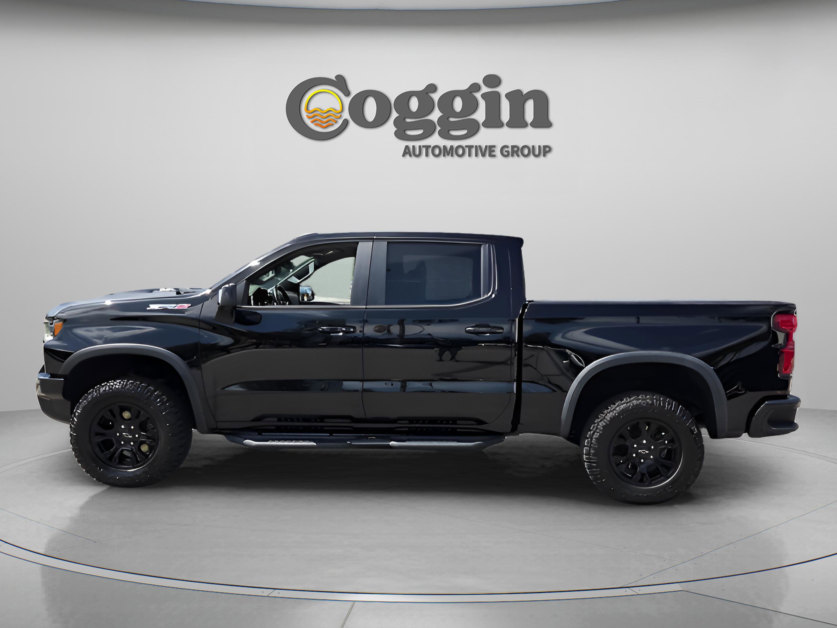 Used 2022 Chevrolet Silverado 1500 ZR2 w/ Technology Package AWD/4WD image 2