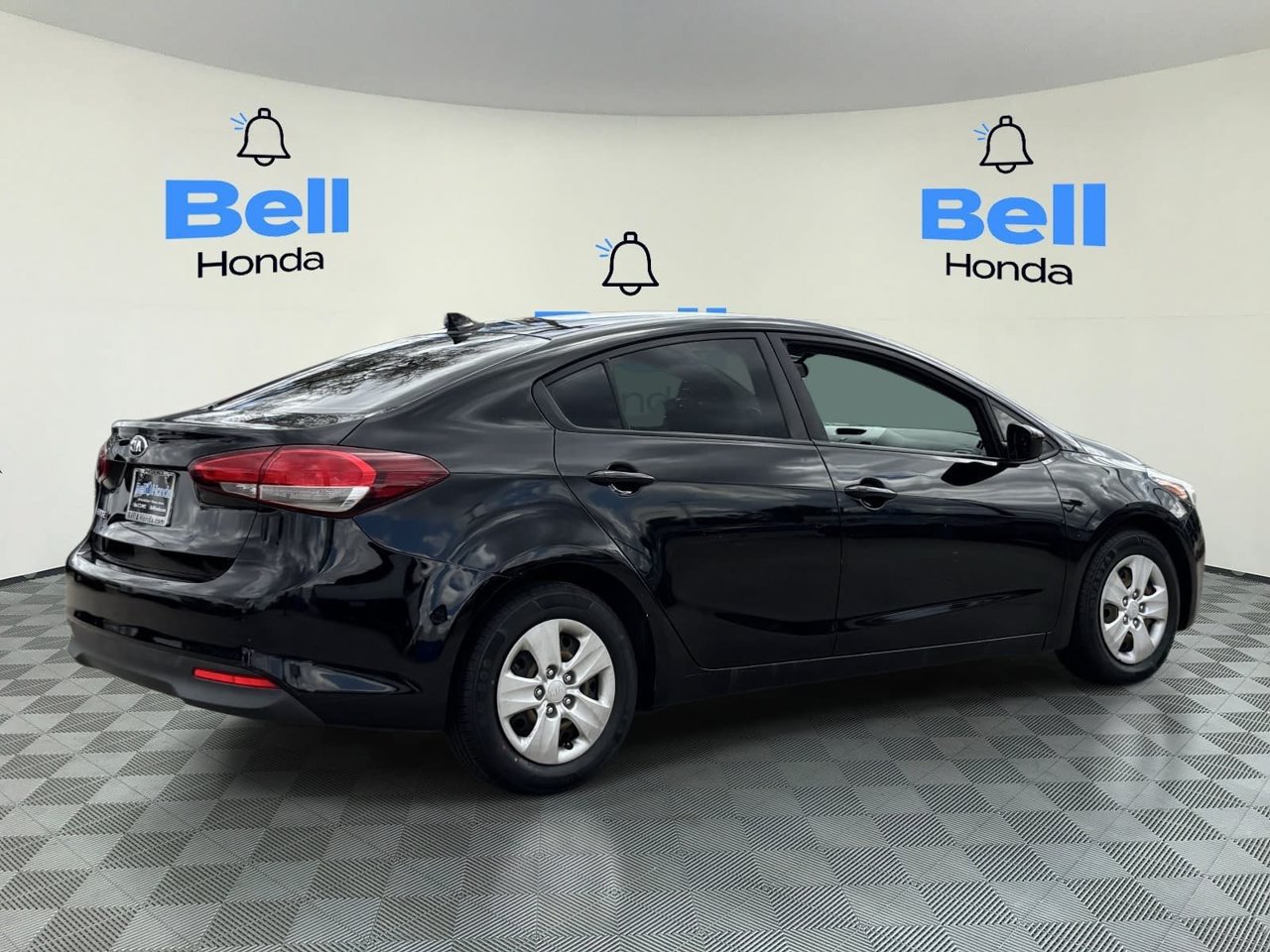 Used 2017 Kia Forte LX FWD image 4