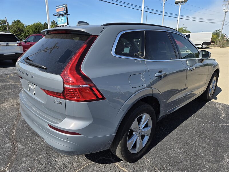 Used 2022 Volvo XC60 B5 Momentum AWD/4WD image 3