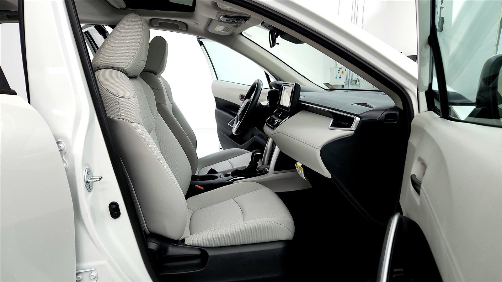 Certified 2023 Toyota Corolla Cross LE image 29