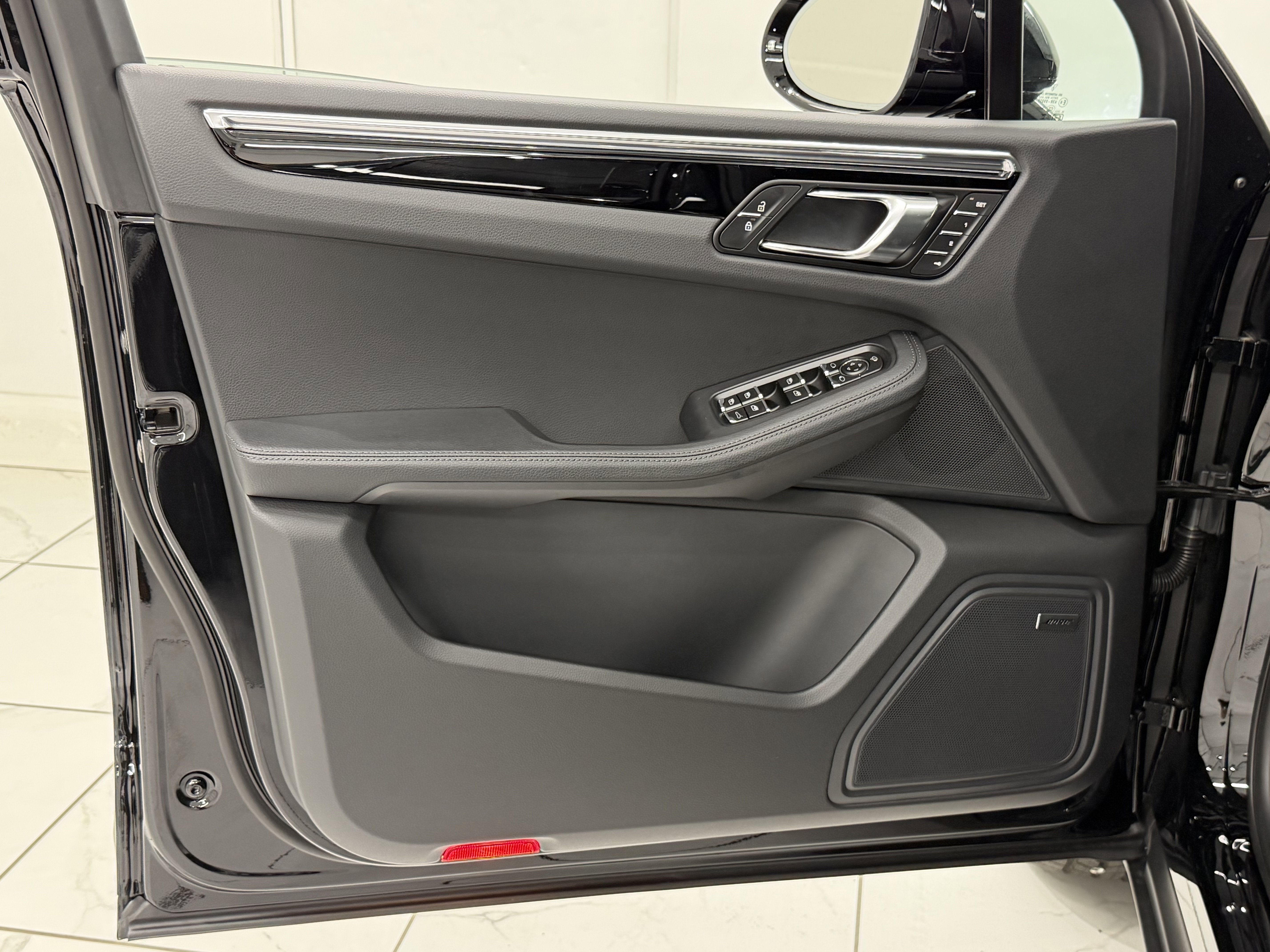 New 2026 Porsche Macan image 27