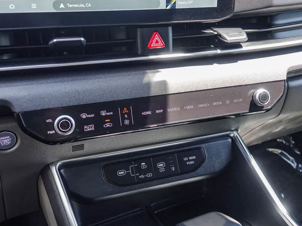 Certified 2025 Kia Carnival SX FWD image 21