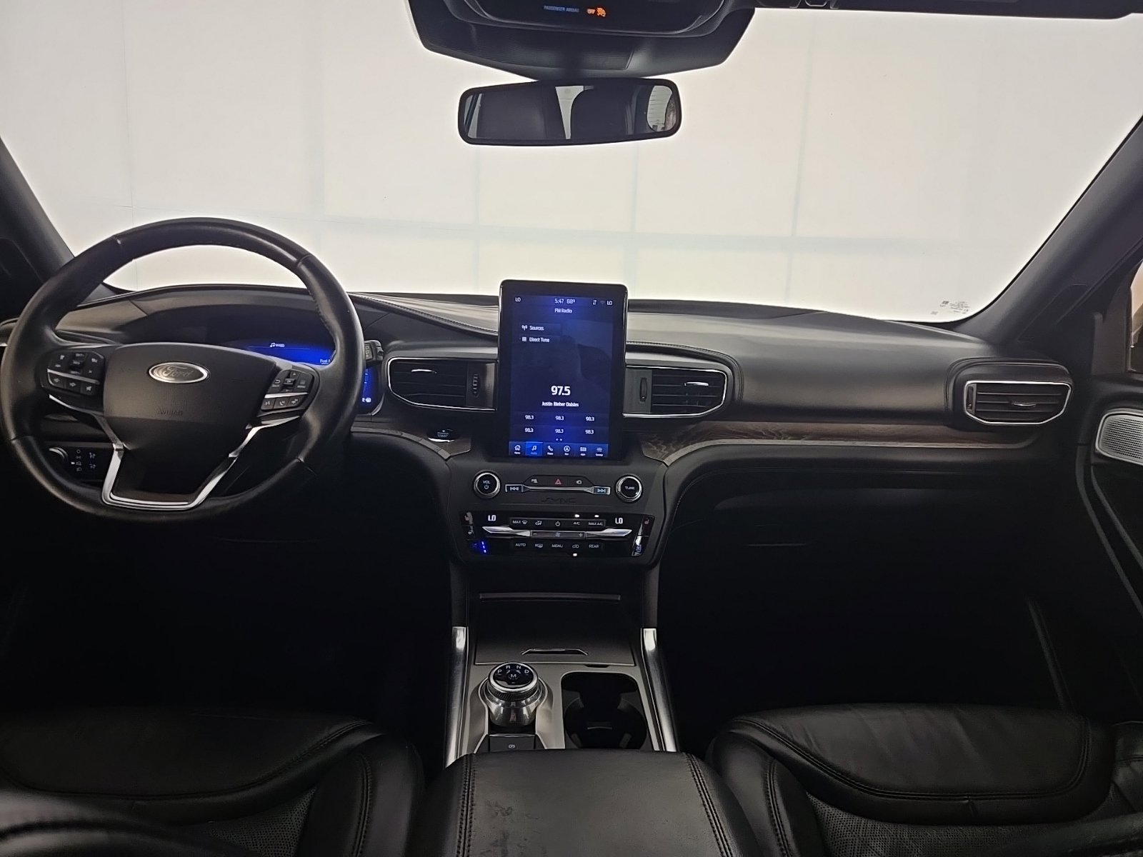 Used 2020 Ford Explorer Platinum w/ Premium Technology Package AWD/4WD image 9