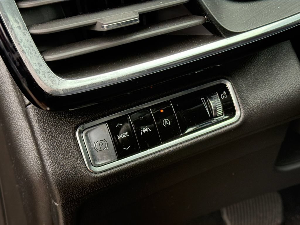 Used 2024 Buick Envision Preferred AWD/4WD image 19