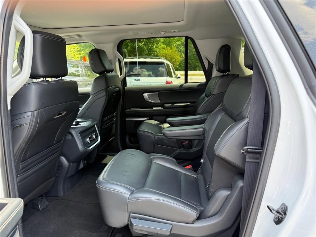 Used 2025 Ford Expedition Max Platinum AWD/4WD image 13