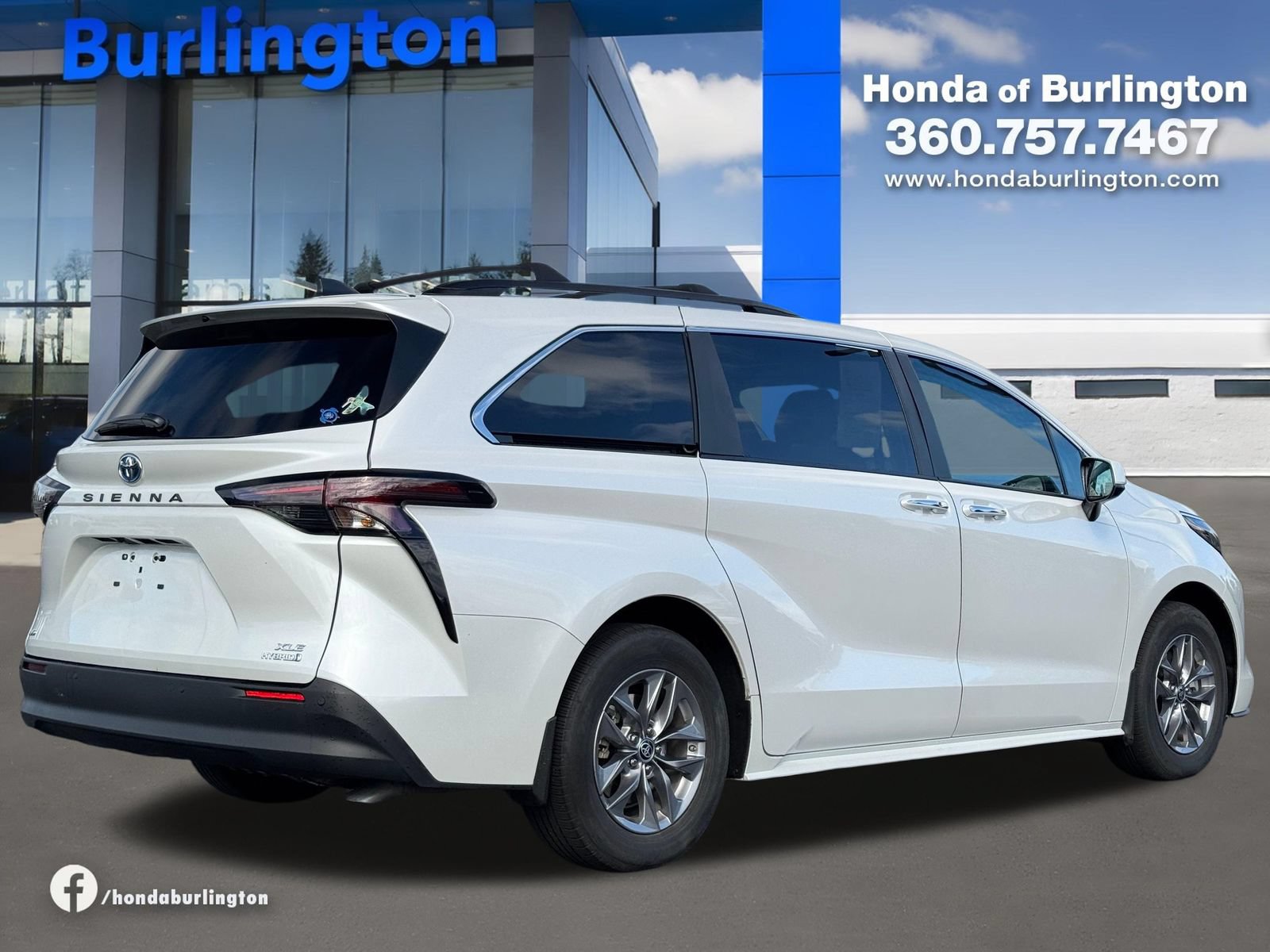Used 2024 Toyota Sienna XLE w/ XLE Plus Package AWD/4WD image 6