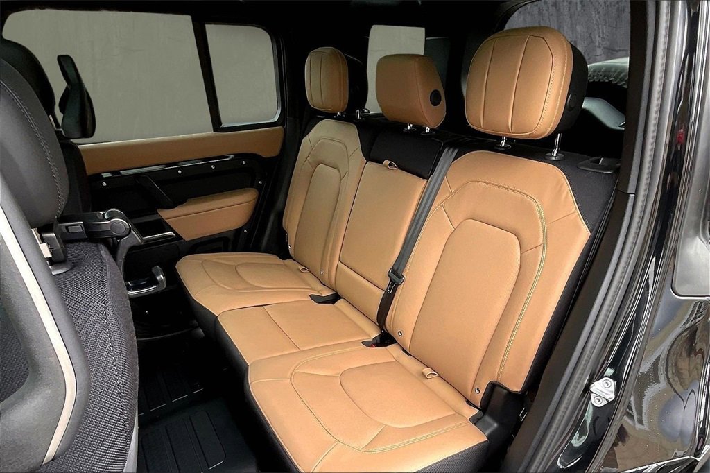 Used 2025 Land Rover Defender 110 V8 image 22
