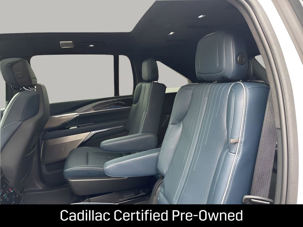 Certified 2025 Cadillac Escalade IQ Luxury 2 w/ LPO, Premium Carpet Package AWD/4WD image 17