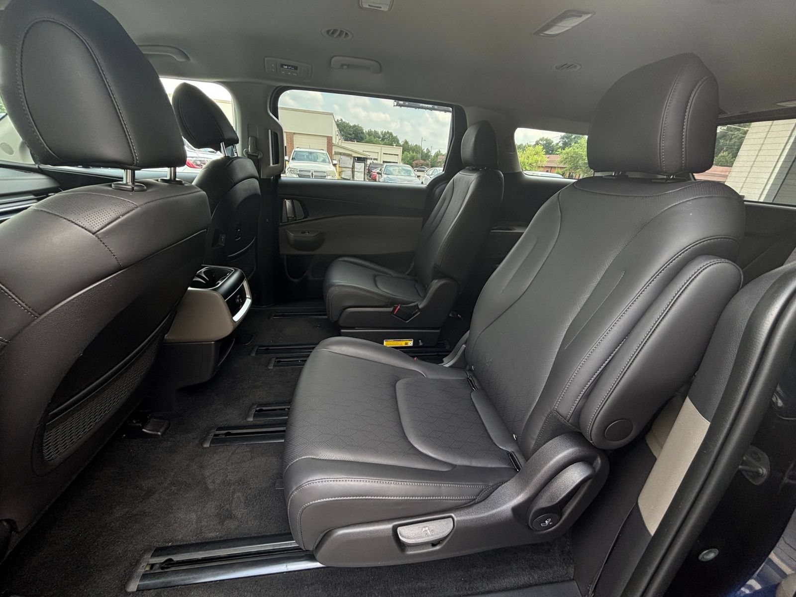 Used 2026 Kia Carnival FWD image 27