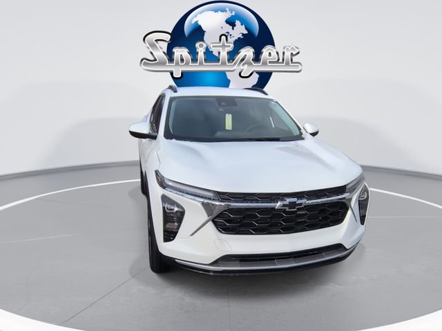 Used 2024 Chevrolet Trax LT w/ LT Convenience Package image 3