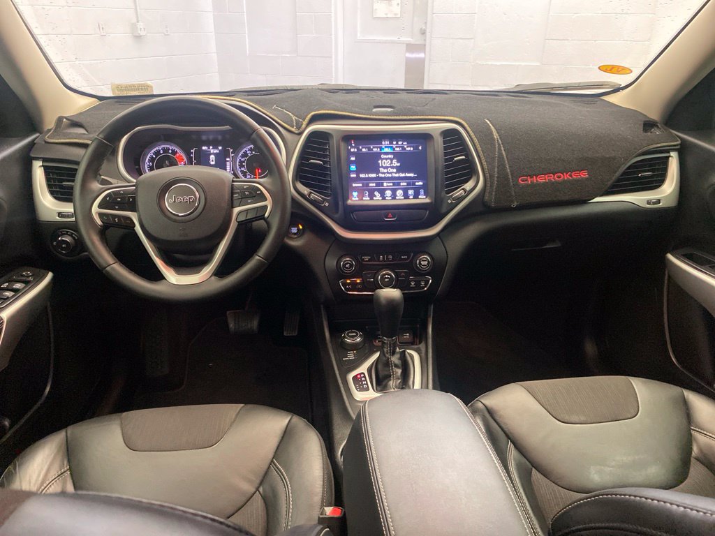 Used 2018 Jeep Cherokee Latitude Plus w/ Trailer Tow Group AWD/4WD image 14