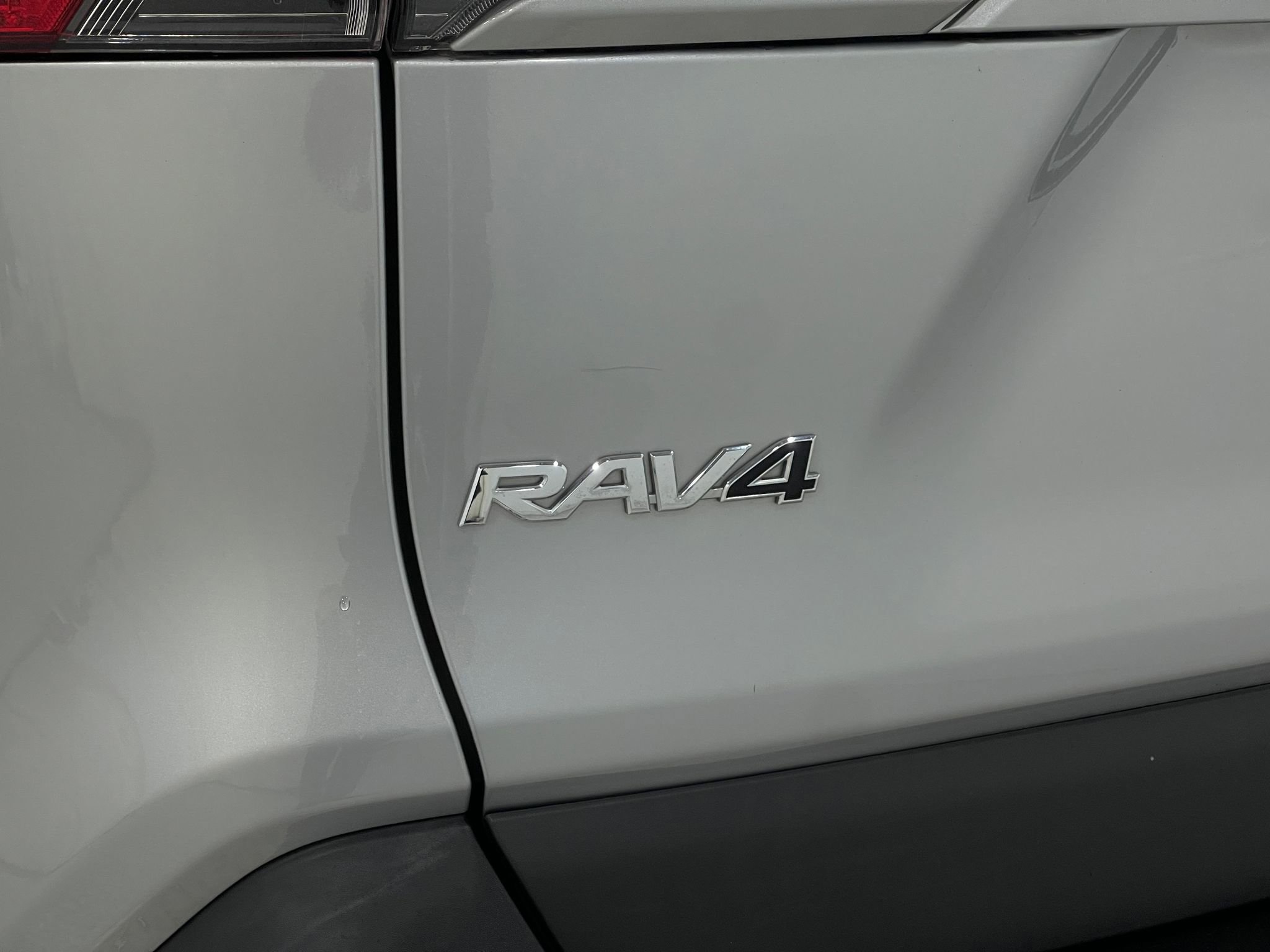 Used 2021 Toyota RAV4 LE w/ Carpet Mat Package (TMS) AWD/4WD image 37