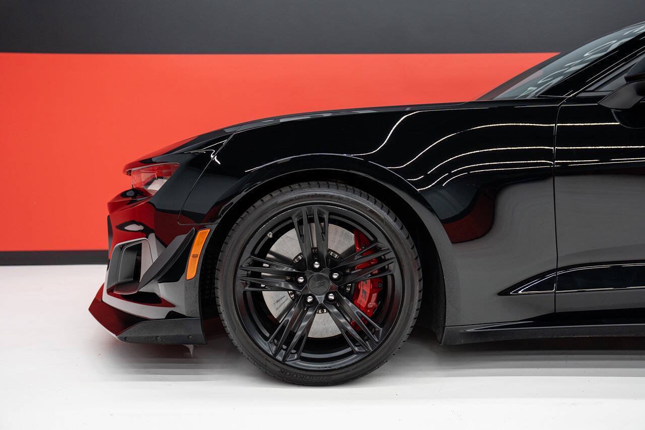 Used 2021 Chevrolet Camaro ZL1 RWD image 19