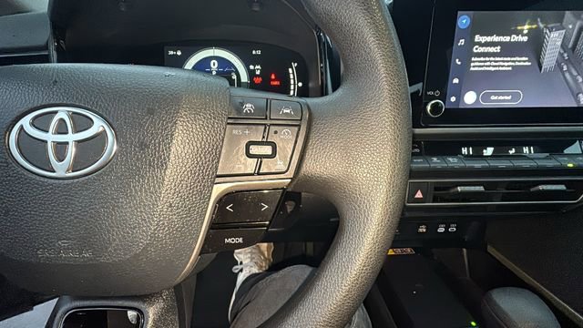 Used 2025 Toyota Camry LE image 6