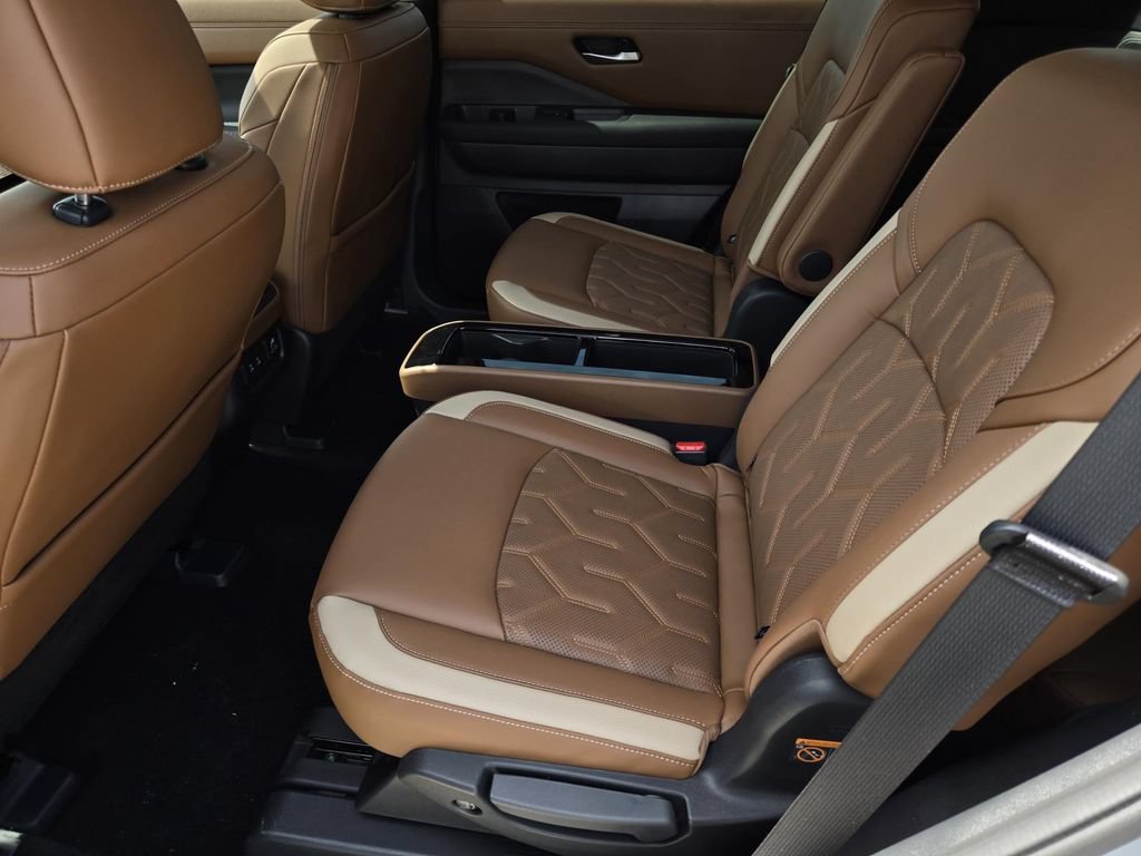 New 2026 Nissan Pathfinder Platinum AWD/4WD image 13