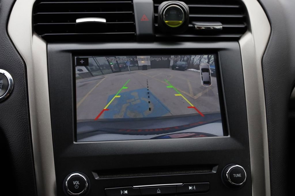 Used 2017 Ford Fusion SE w/ Fusion SE Technology Package image 38