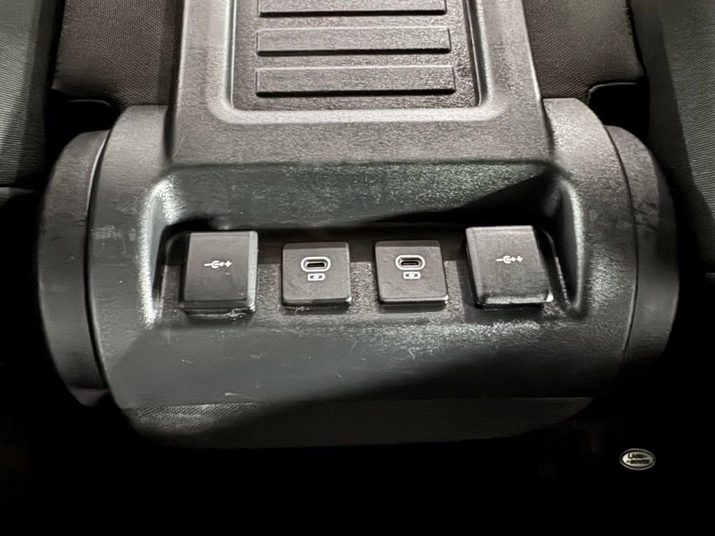 Used 2022 Land Rover Defender 110 image 27