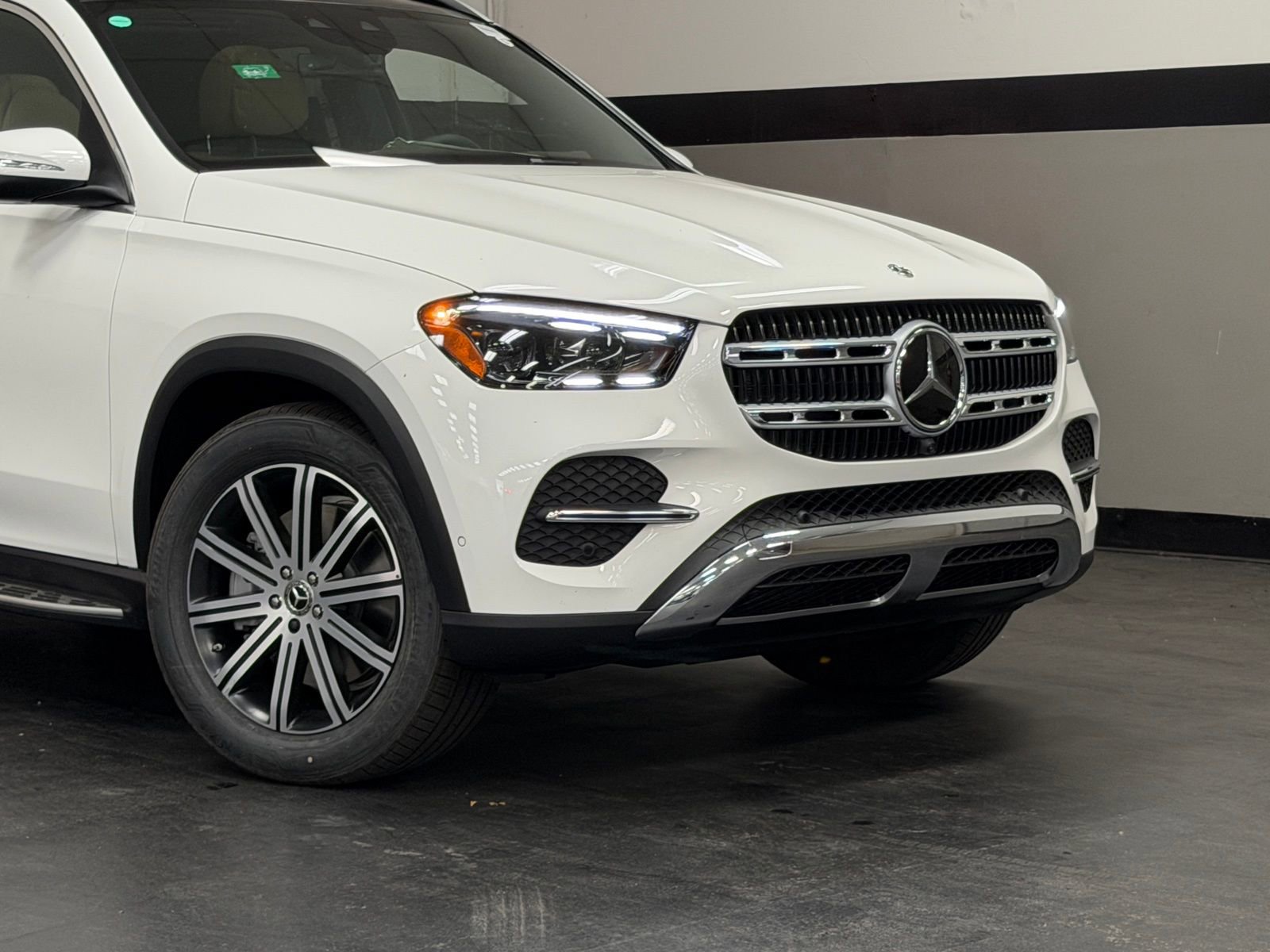 New 2026 Mercedes-Benz GLE 450e 4MATIC image 3