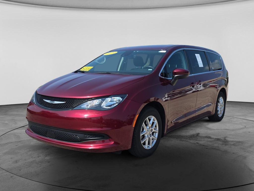 Used 2023 Chrysler Voyager LX FWD image 3