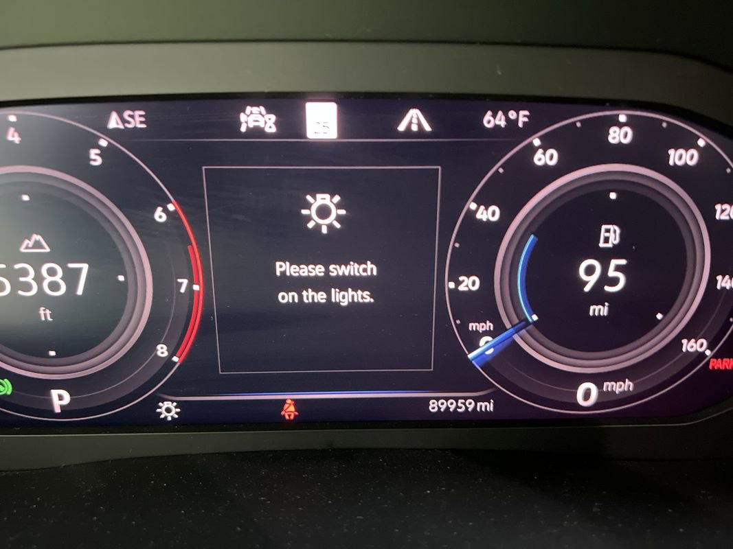 Used 2021 Volkswagen Atlas SEL AWD/4WD image 32