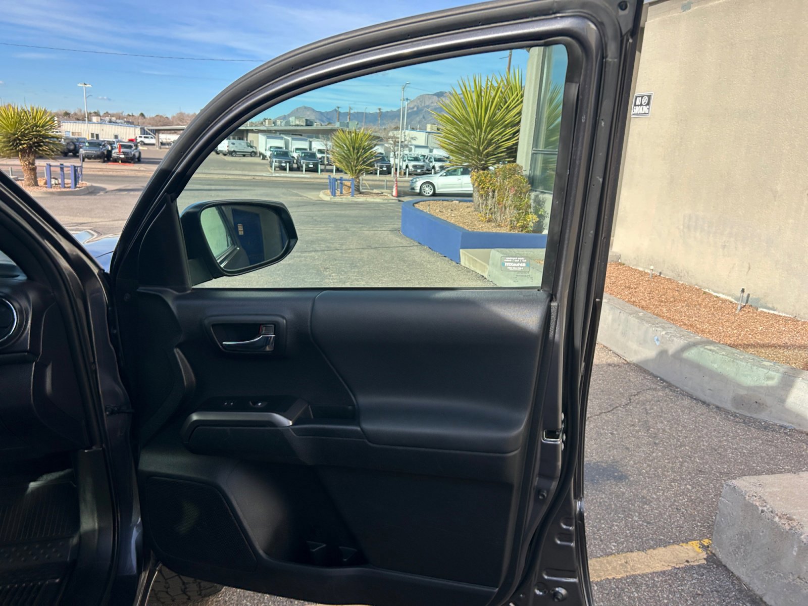 Used 2022 Toyota Tacoma TRD Off-Road w/ Technology Package image 33