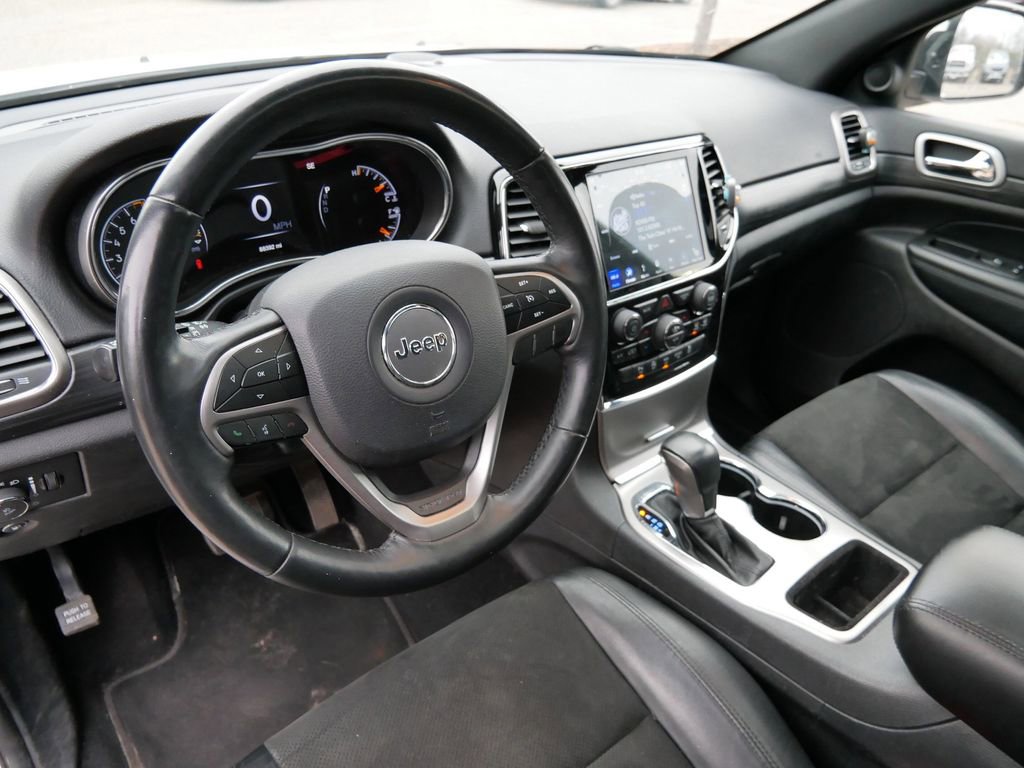 Used 2019 Jeep Grand Cherokee Altitude image 25