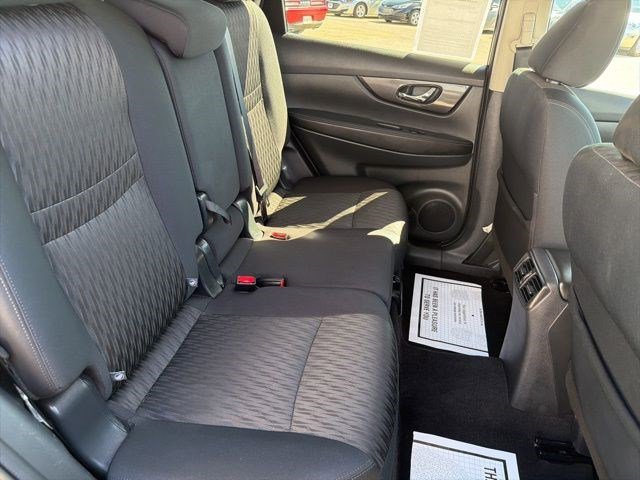 Used 2018 Nissan Rogue SV AWD/4WD image 18