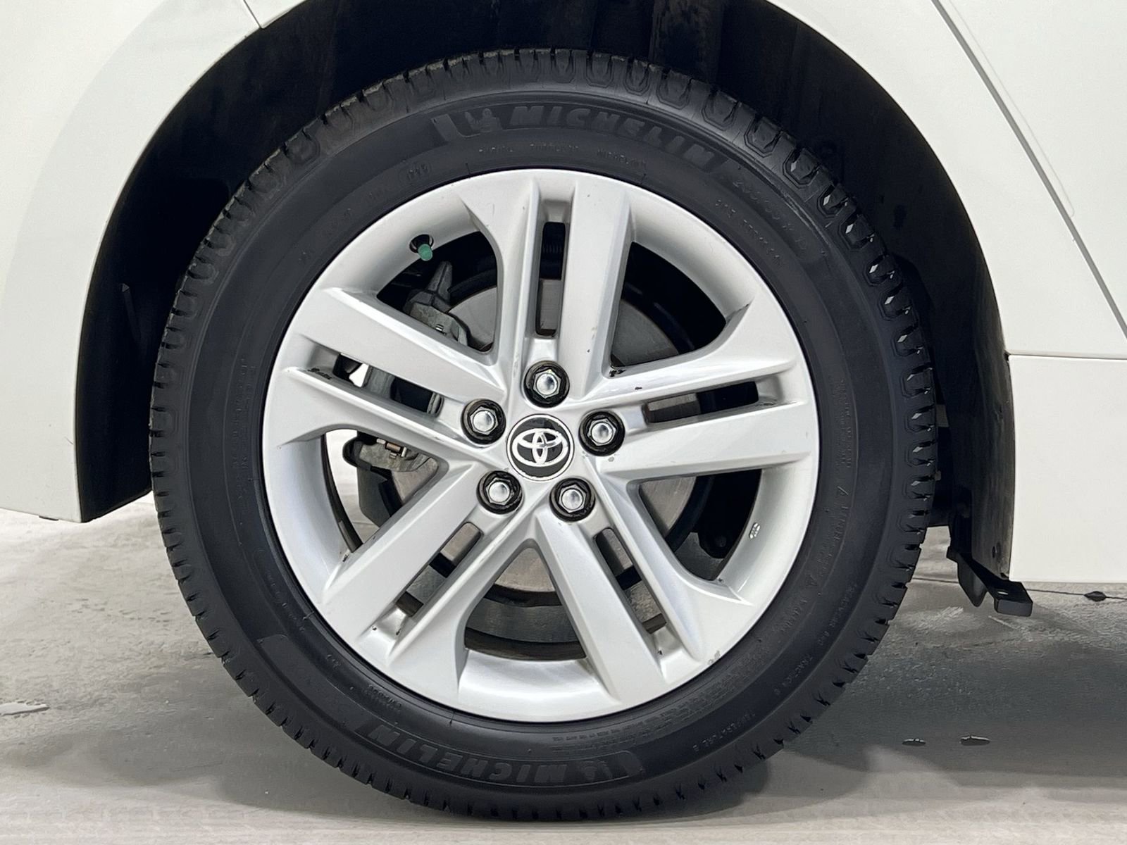 Used 2019 Toyota Corolla SE w/ Carpet Mat Package image 10