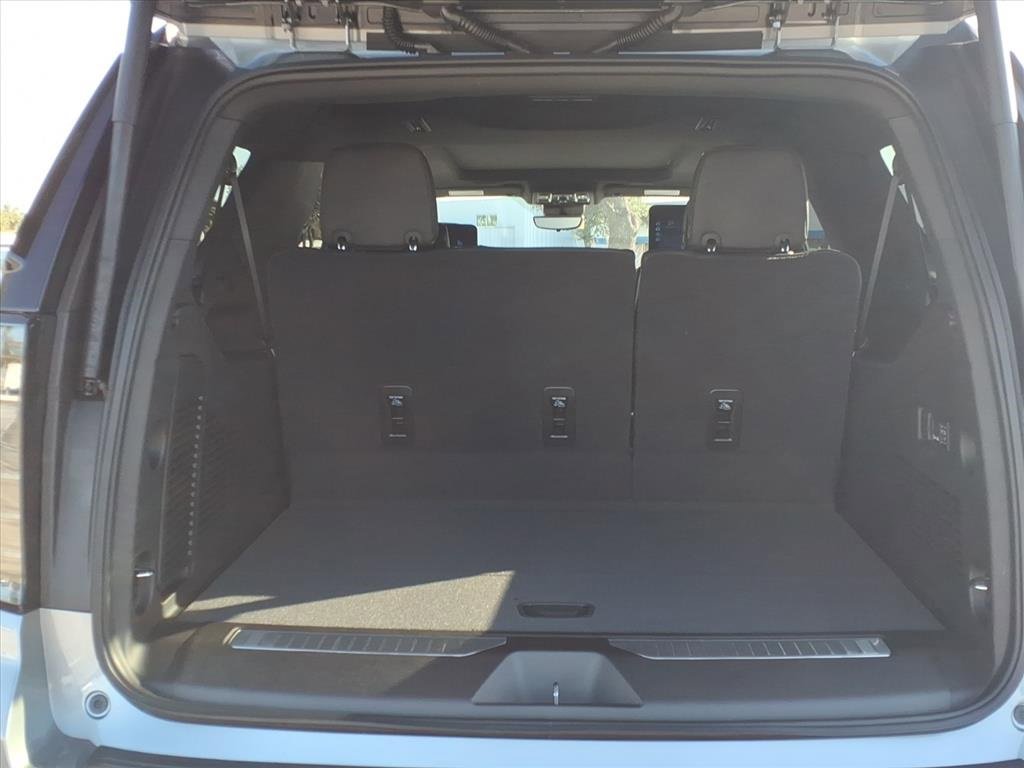 New 2026 Chevrolet Suburban Premier image 7