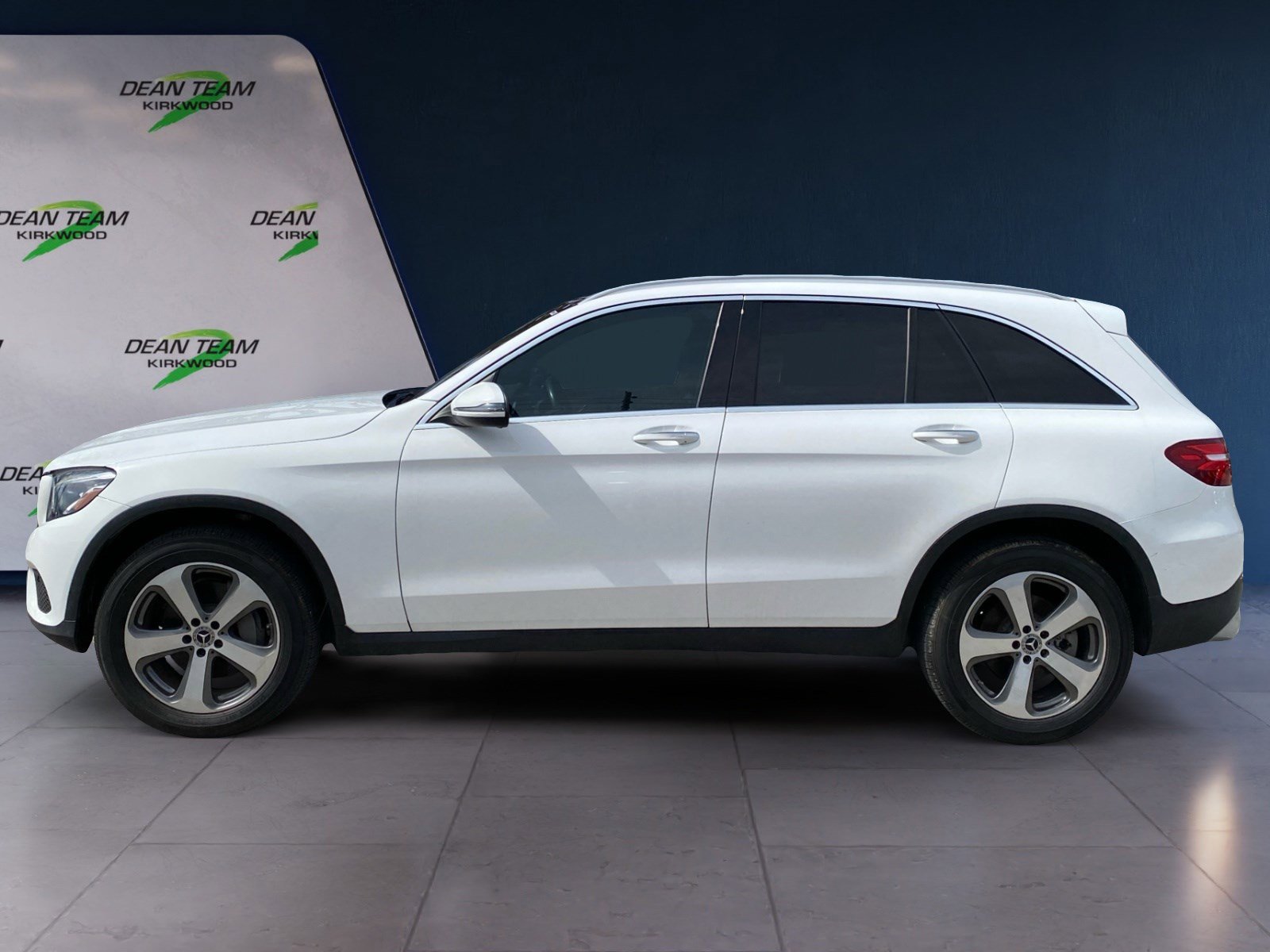 Used 2019 Mercedes-Benz GLC 300 4MATIC w/ Premium Package image 4