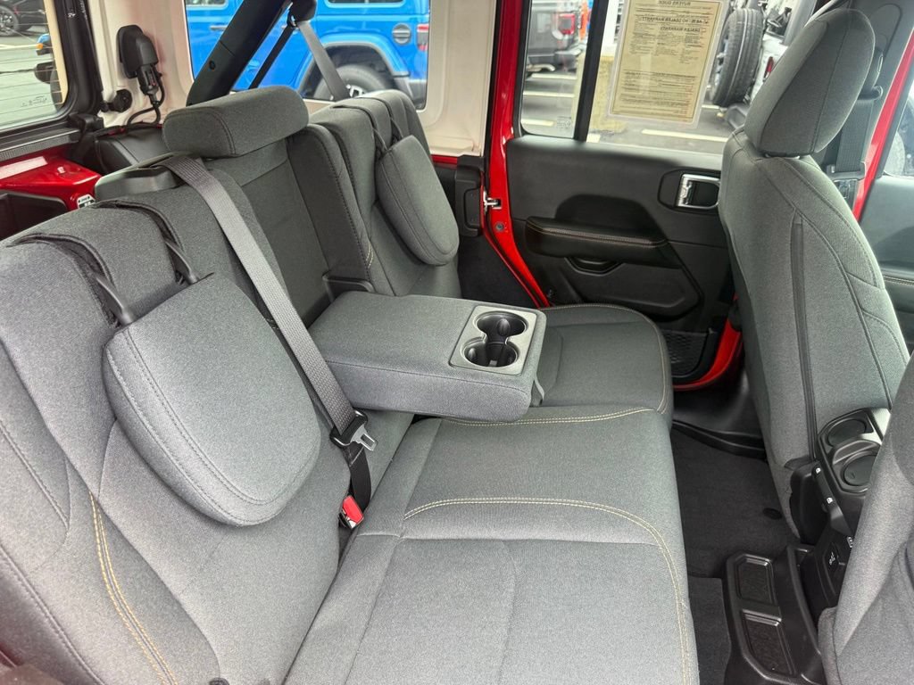 Used 2025 Jeep Wrangler Unlimited Sahara w/ Safety Group AWD/4WD image 57