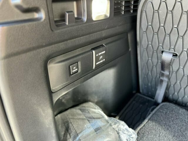 Used 2024 MAZDA CX-90 Plug-In Hybrid w/ Premium Pkg AWD/4WD image 11