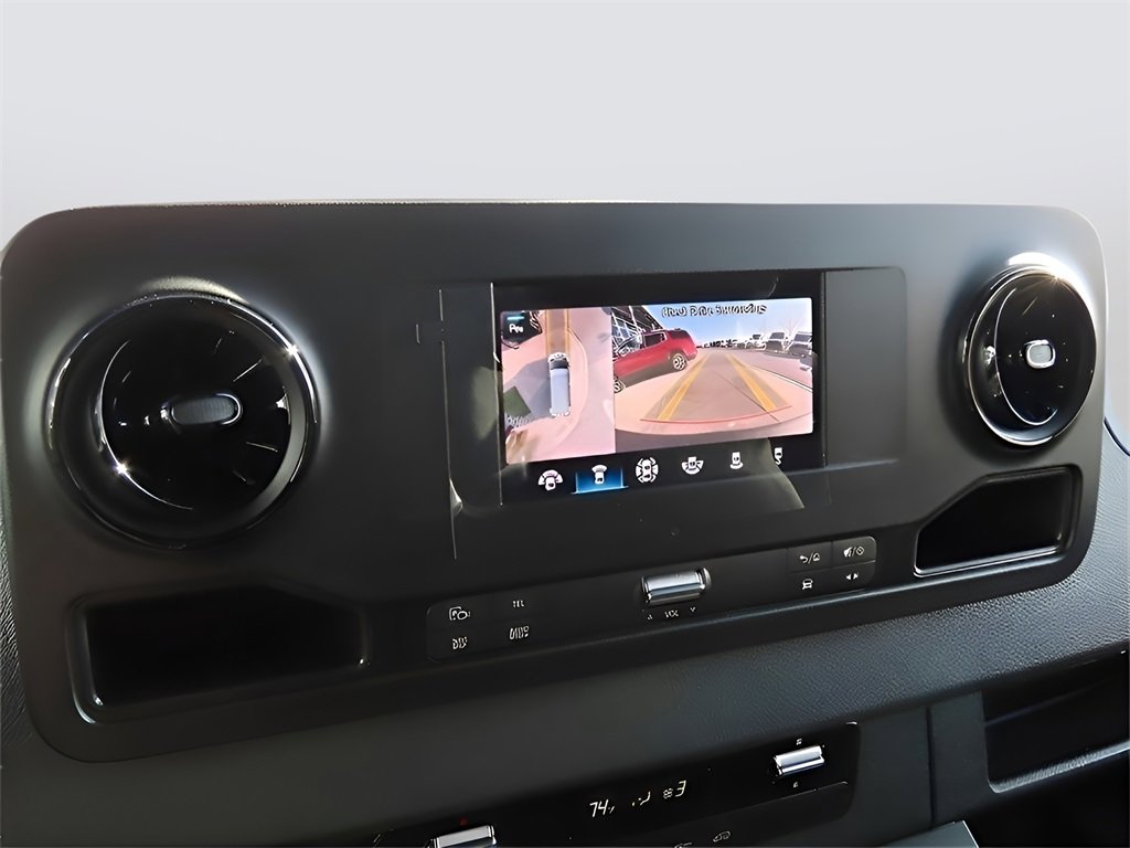 Used 2024 Mercedes-Benz Sprinter 2500 image 39