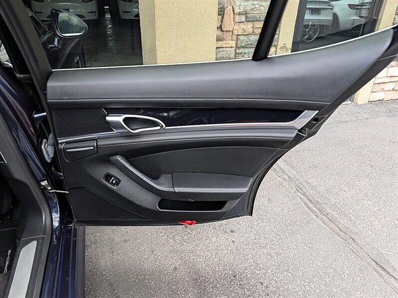 Used 2012 Porsche Panamera S RWD image 27