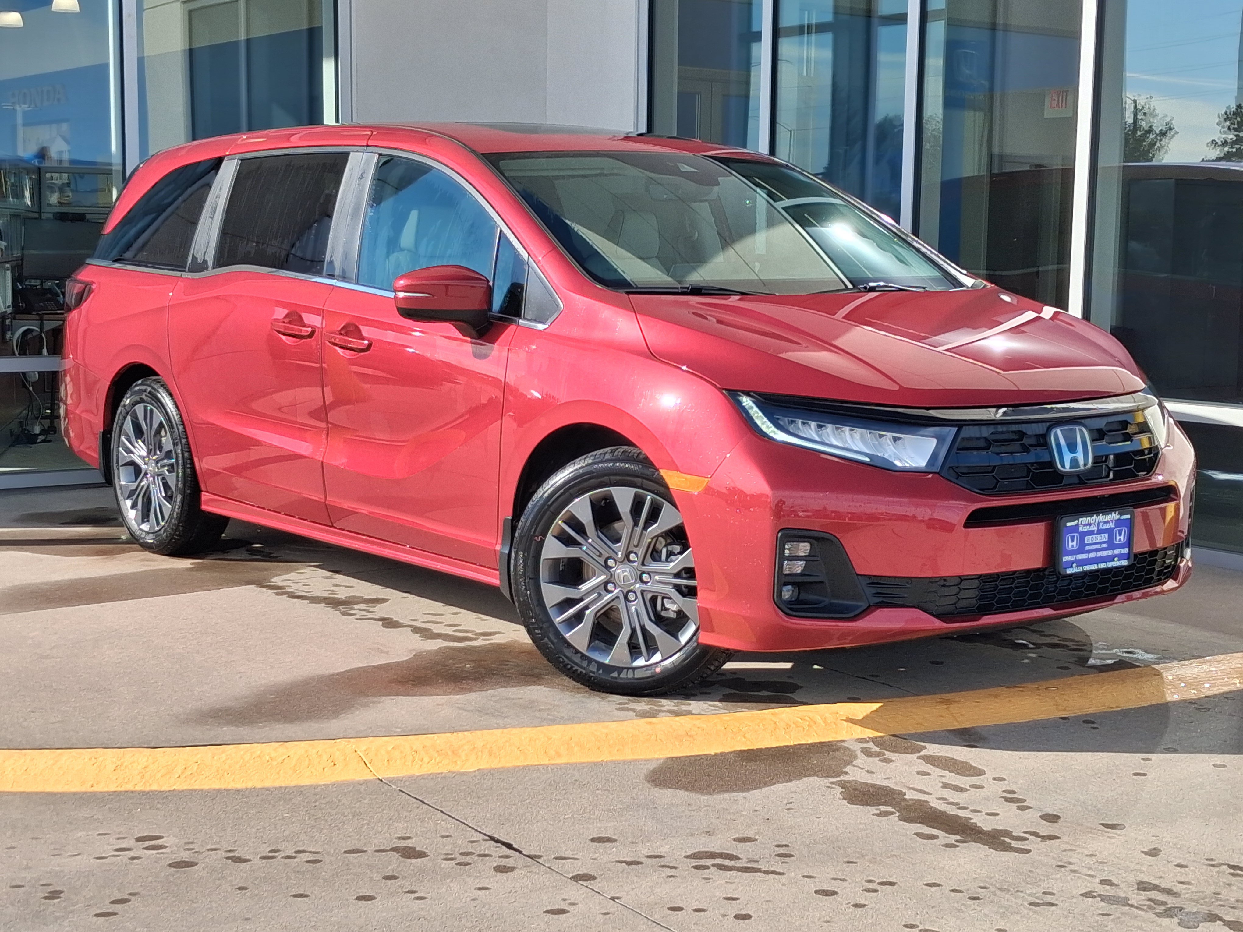New 2026 Honda Odyssey Touring image 2