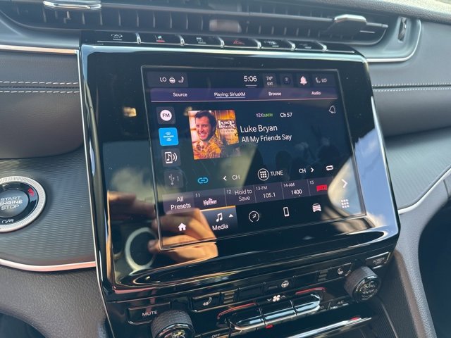 New 2025 Jeep Grand Cherokee Altitude image 17