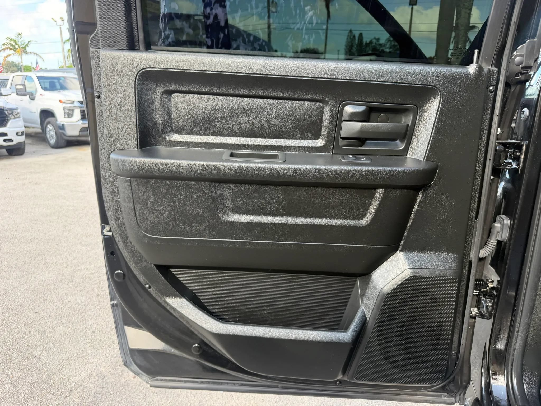 Used 2022 RAM 3500 Tradesman w/ Chrome Appearance Group AWD/4WD image 17
