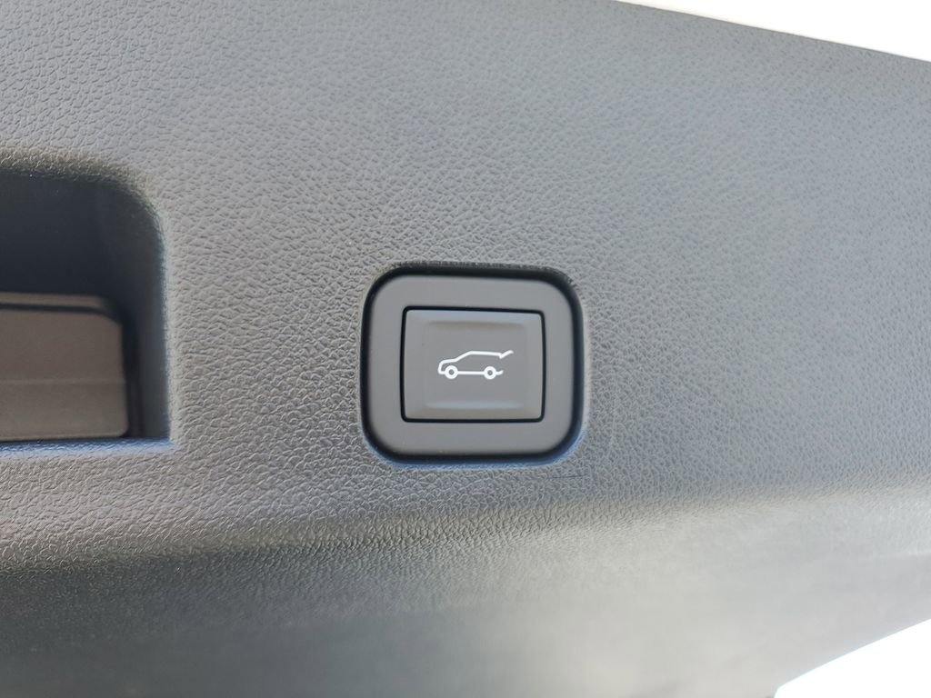 New 2026 Chevrolet Traverse Z71 w/ Driver Confidence Package AWD/4WD image 11
