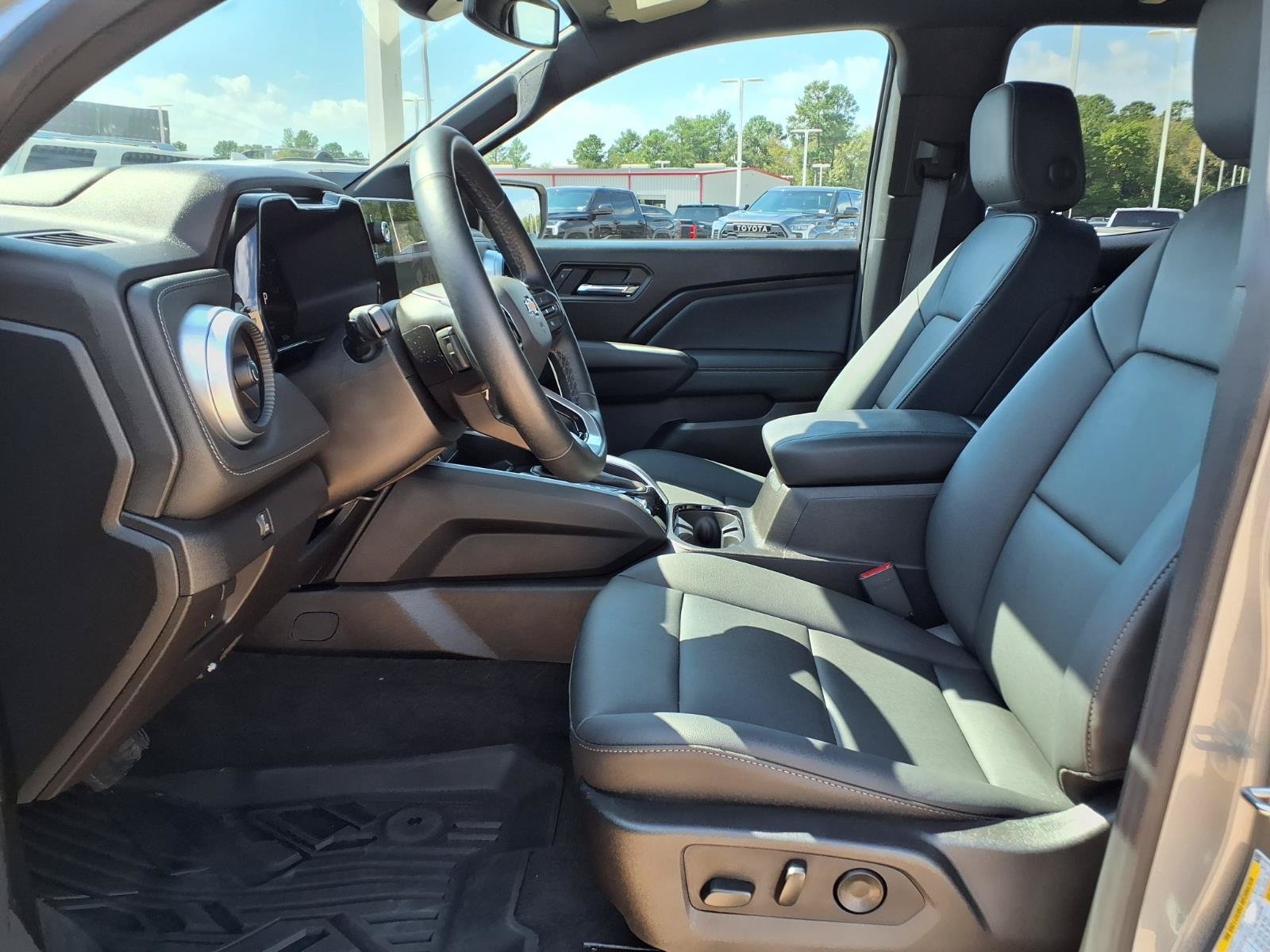 Used 2026 Chevrolet Colorado LT w/ LT Convenience Package AWD/4WD image 18