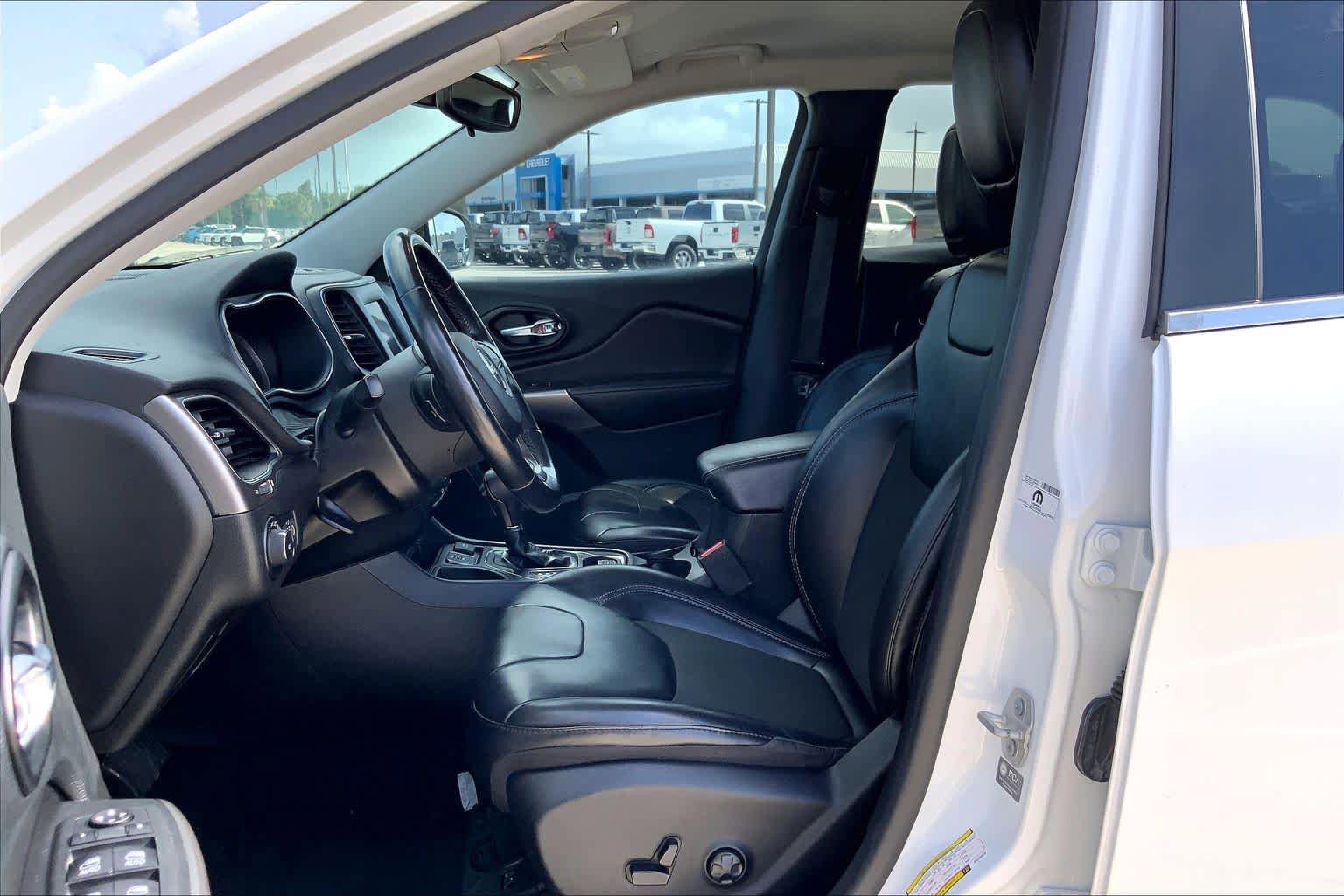 Used 2021 Jeep Cherokee Latitude Plus FWD image 8