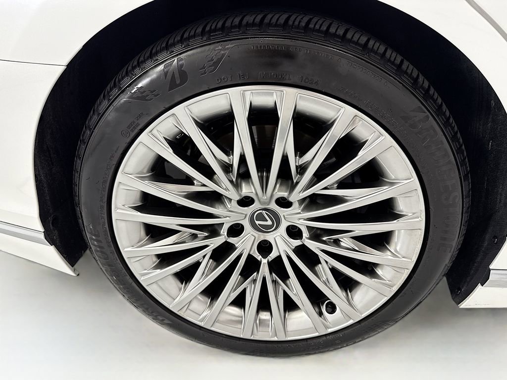 Used 2024 Lexus LS 500 w/ Interior Upgrade Package image 31