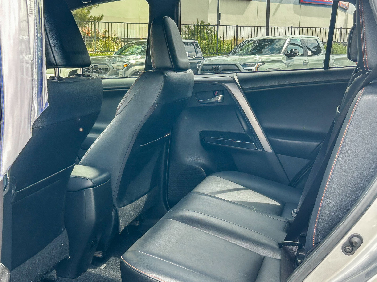 Used 2018 Toyota RAV4 SE w/ Advanced Technology Package image 18