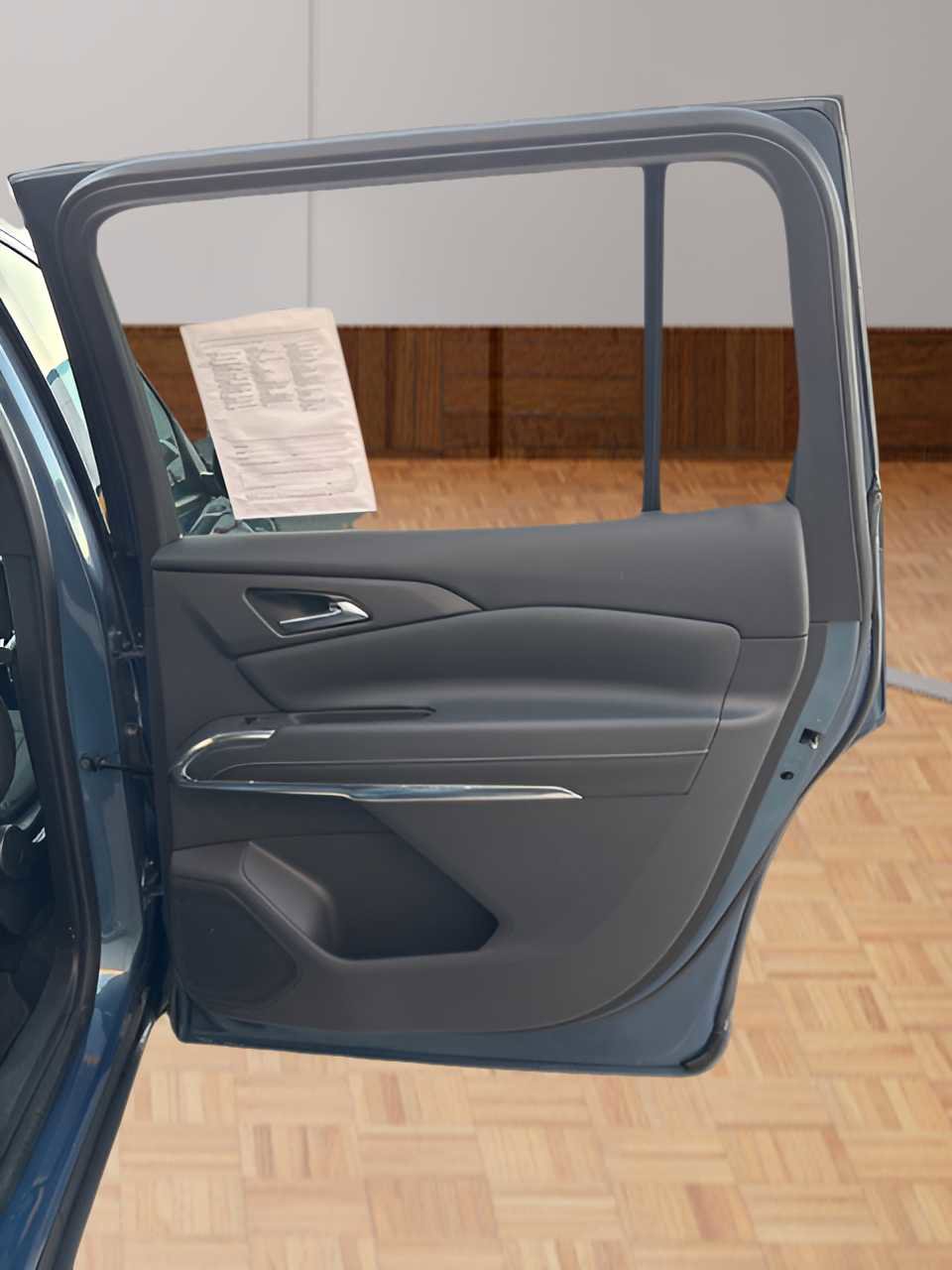 Used 2025 Chevrolet Traverse LT image 14