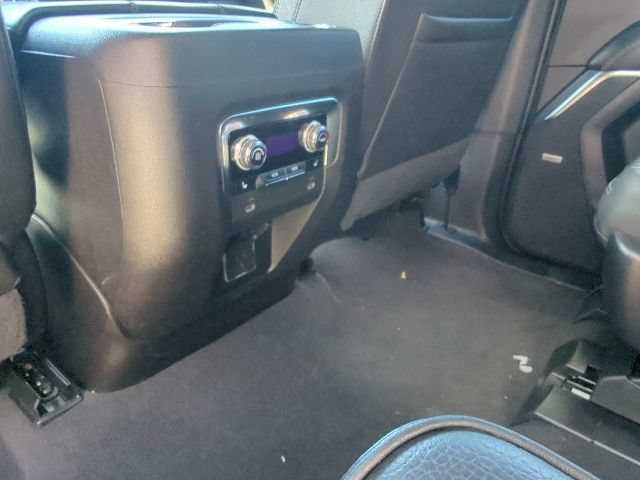 Used 2023 GMC Yukon XL Denali AWD/4WD image 24