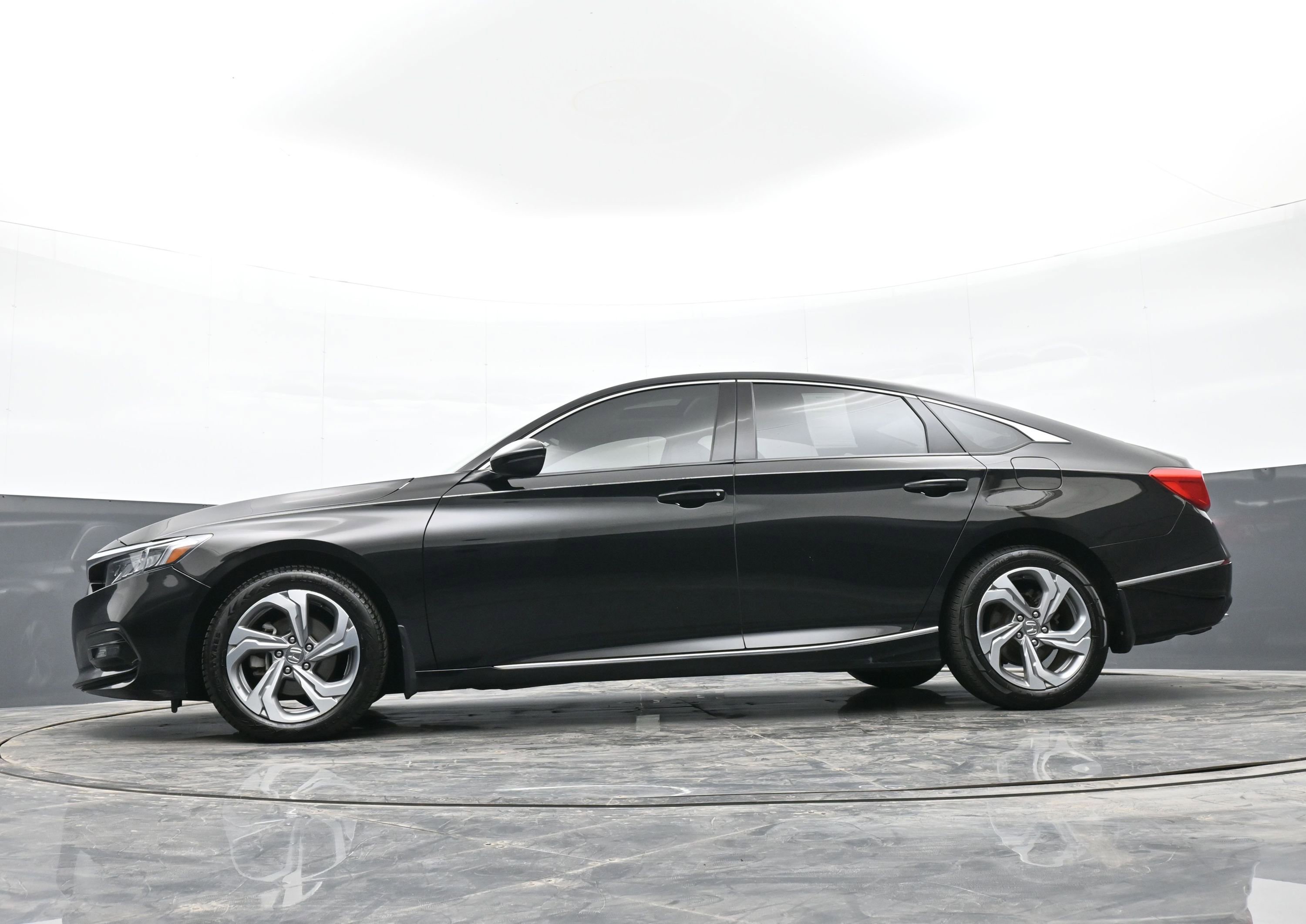 Used 2018 Honda Accord EX-L image 45