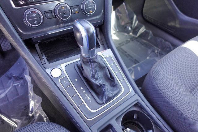 Used 2019 Volkswagen e-Golf SE w/ Driver Assistance Package image 18