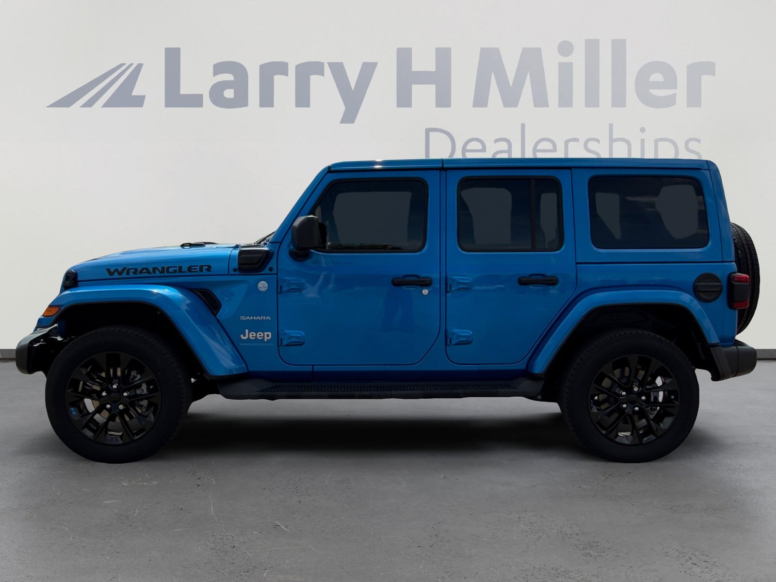 Used 2023 Jeep Wrangler Sahara w/ Cold Weather Group image 3